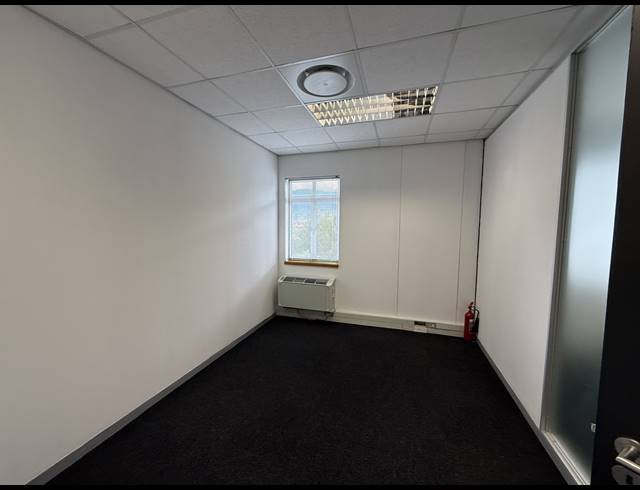 74M² OFFICE TO LET IN CONSTANTIA